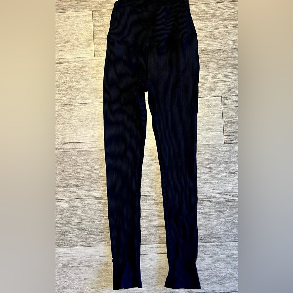 Ribbed Leggings with Floral Cutouts Women’s Black